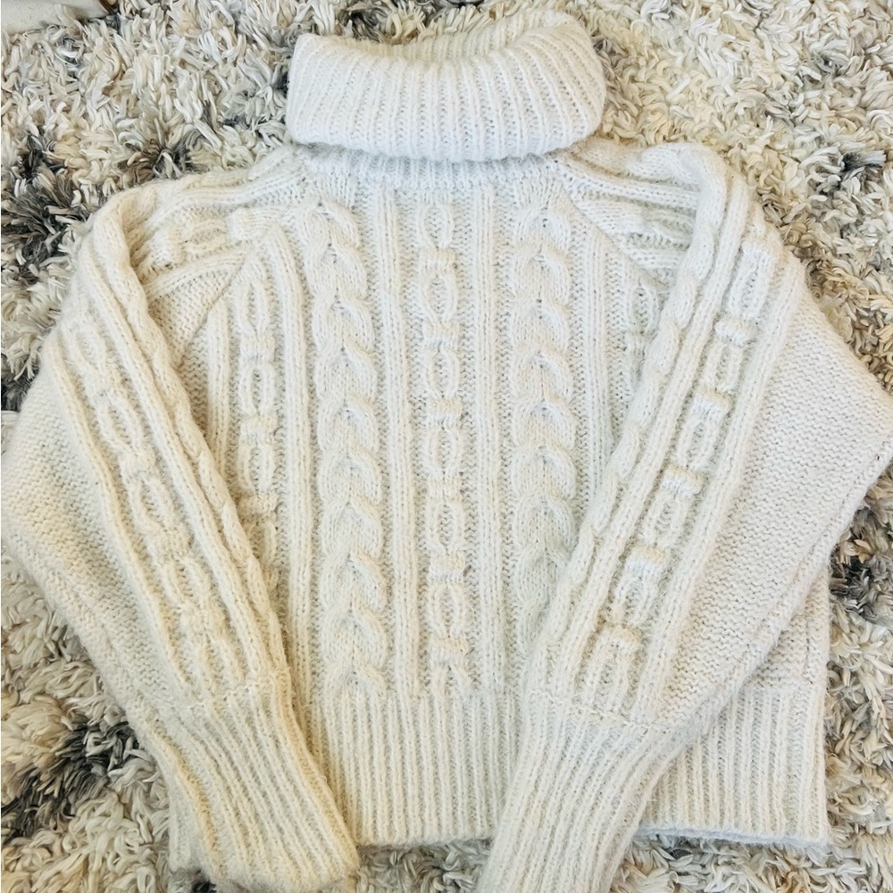 cozy winter Jacket -Stylish and warm | Cable knit Sweater turtle neck size Small